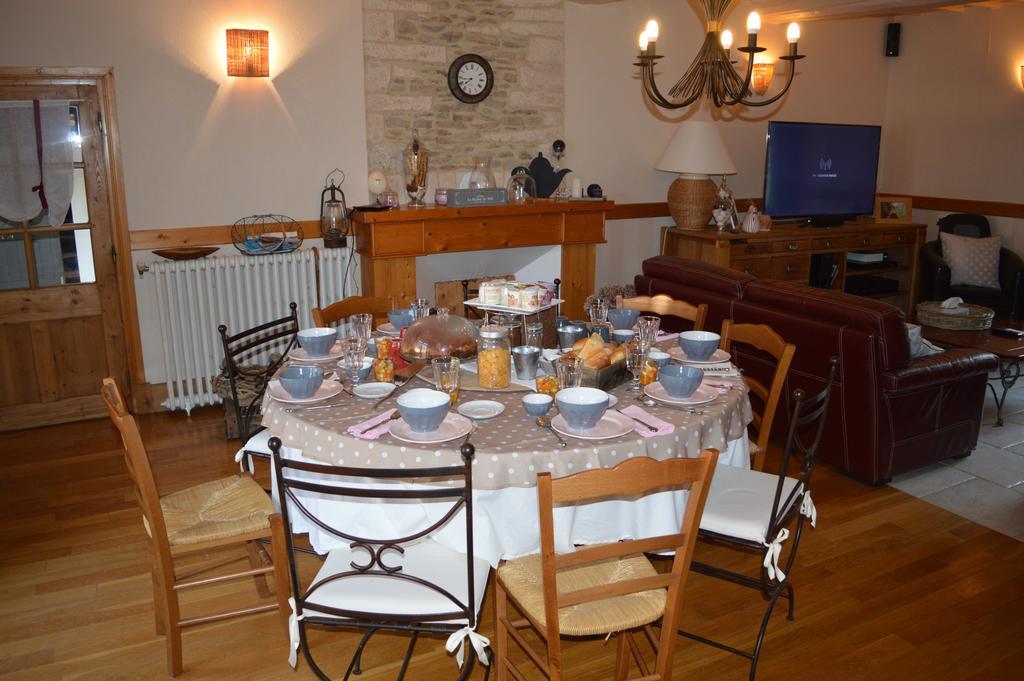 Gite De La Cour Campandré-Valcongrain Exteriér fotografie