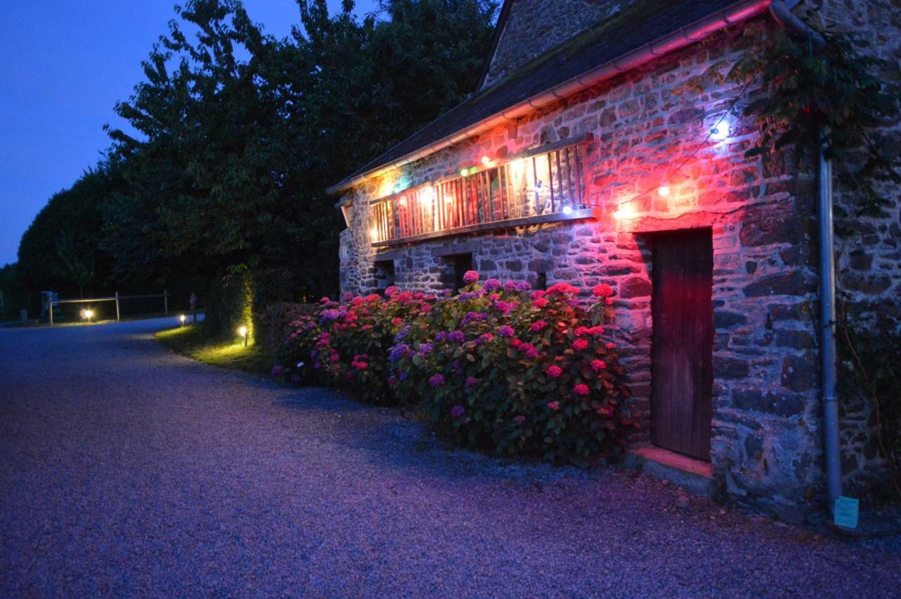 Gite De La Cour Campandré-Valcongrain Exteriér fotografie