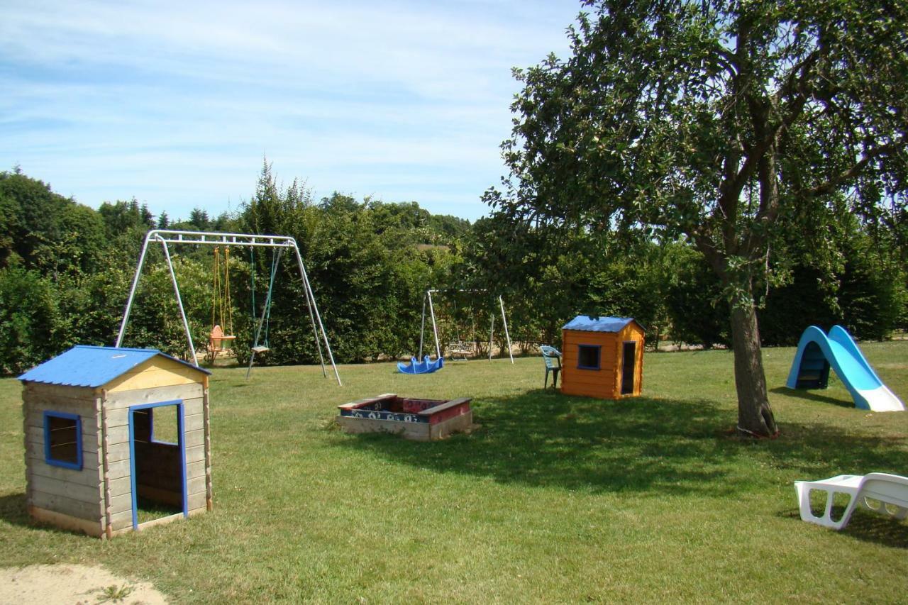 Gite De La Cour Campandré-Valcongrain Exteriér fotografie